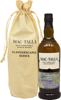 Ein Flasche Mac Talley Whisky steht auf einem weißen, stoffbeutelartigen Untergrund. Der Whisky ist in einer grünen Flasche mit einem etikett, das Informationen über den Inhalt enthält.