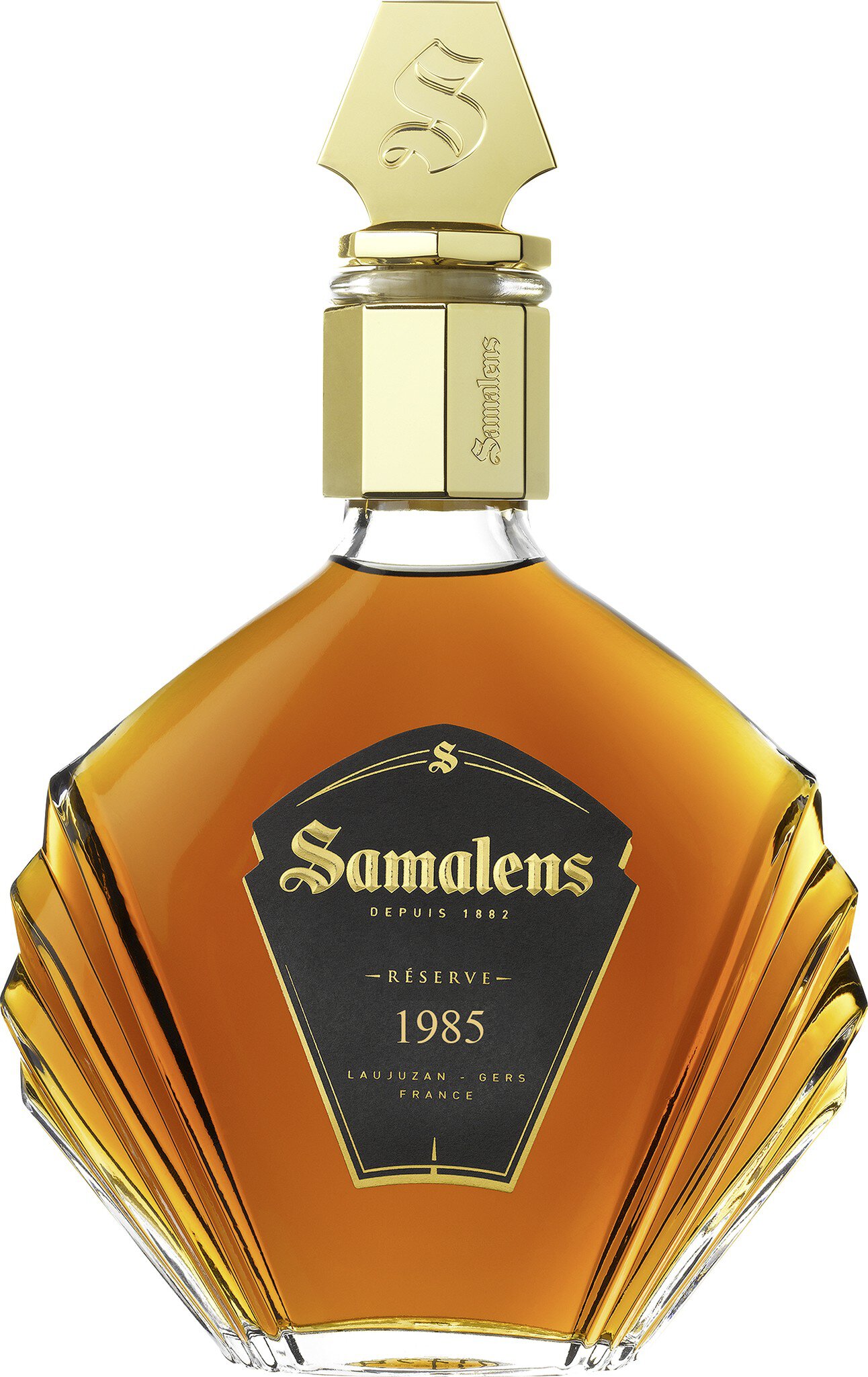 Ein dekorative Flasche mit einer goldenen Kappe enthält einen bernsteinfarbenen Likör oder Schnaps. Das Etikett zeigt den Namen -Semadon- und die Jahreszahl -1991-.