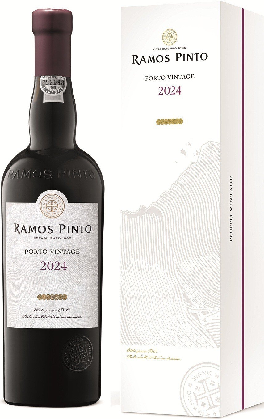 Eine elegante Flasche Rotwein in einem stilvollen Geschenkkarton. Der Wein hat ein klassisches Etikett mit dem Namen -Quinta do Porto-. Der Karton ist schlicht und modern gestaltet.