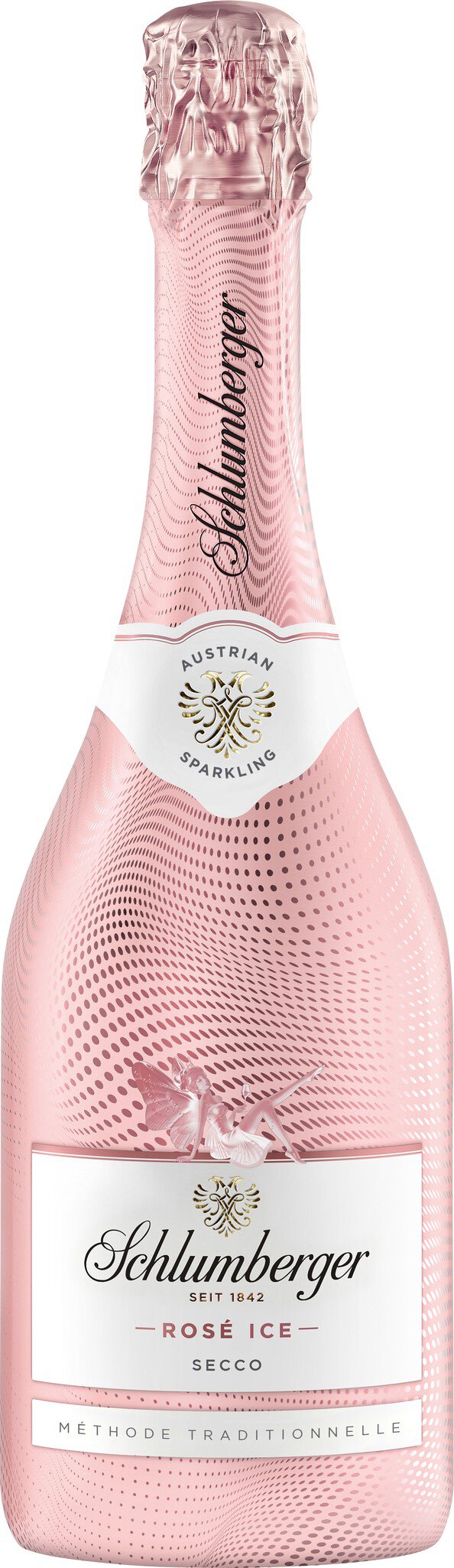 Eine Flasche roséfarbenen Schaumweins steht im Vordergrund. Sie ist mit einem mehrfarbigen Etikett und dekorativem Design versehen. Der Hintergrund ist einfarbig und neutral.