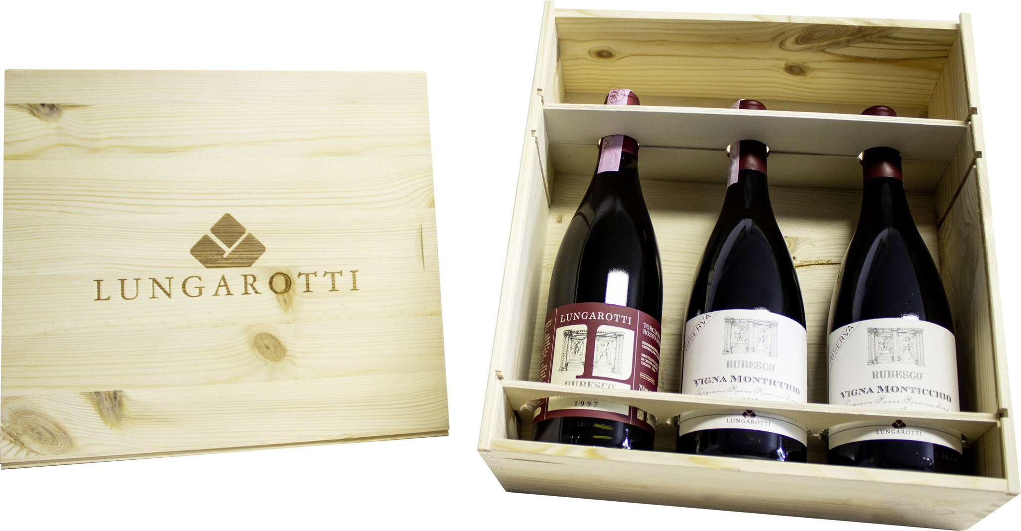Eine holzfarbene Geschenkbox mit drei Flaschen Wein. Die Flaschen sind etikettiert, eine ist rosé, während die anderen zwei rot sind. Die Box hat eine elegante Gestaltung.
