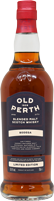 Eine Flasche mit rot gewölbtem Verschluss, die Old Pert nennt. Der Inhalt ist eine bernsteinfarbene Flüssigkeit. Auf dem Etikett stehen Informationen zu der Spirituose, umgeben von einem schlichten, weißen Hintergrund.