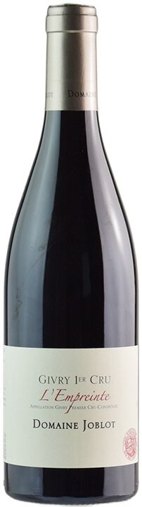 Eine Weinflasche mit schlanker, eleganter Form steht auf einem neutralen Hintergrund. Das Etikett ist hell mit Informationen über den Wein, darunter der Name und die Region.