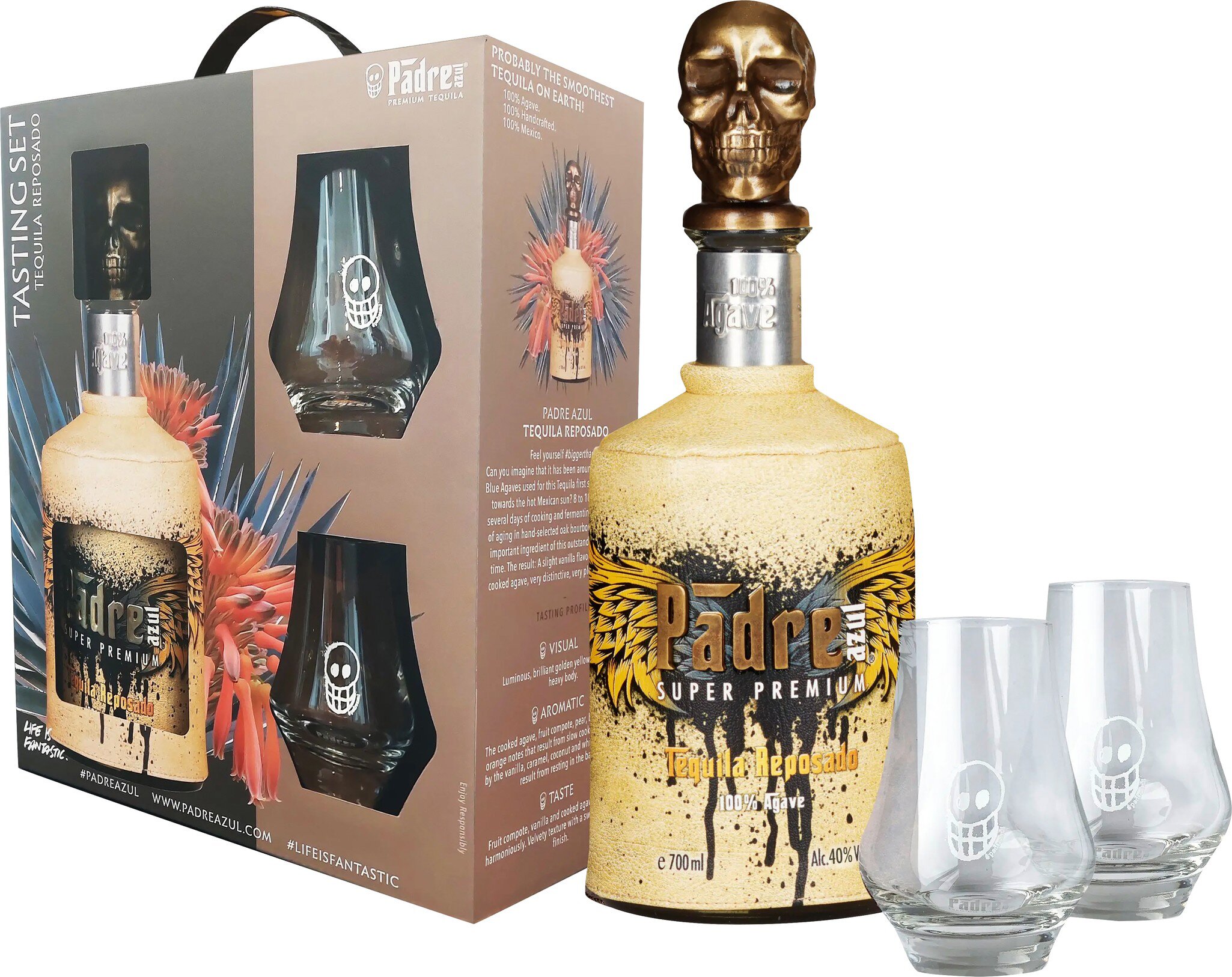 Ein dekorativer Flasche mit einem Totenkopf-Deckel, umgeben von zwei Gläsern, steht in einer geschnittenen Verpackung mit auffälligem Design und farbigen Grafiken.