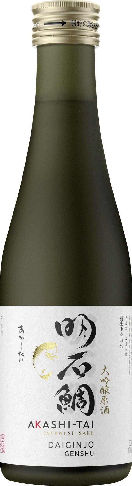 Eine Flasche Sake steht aufrecht. Der Flaschenhals ist mit einem silbernen Verschluss versehen. Der Etikett zeigt japanische Schriftzeichen und eine einfache, elegante Gestaltung.