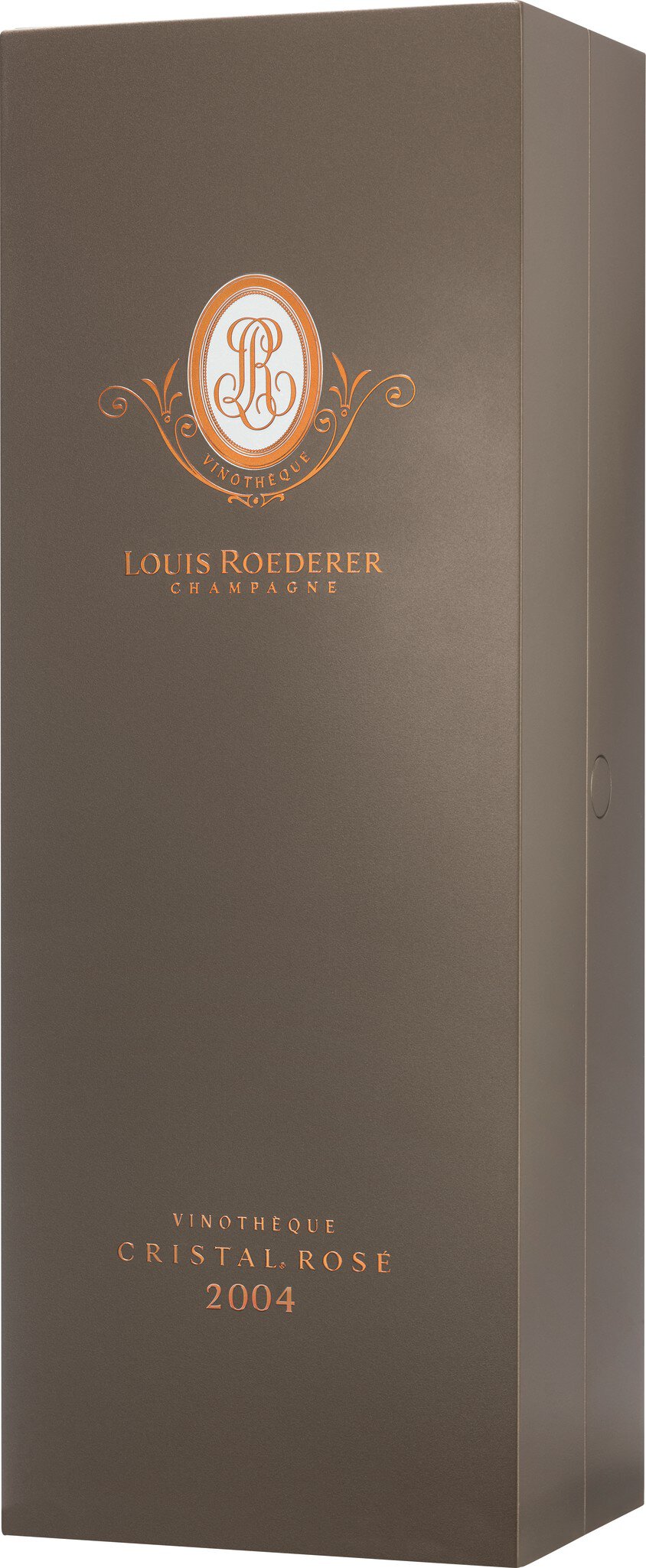 Eine Flasche Champagner steht neben einer eleganten, braunen Geschenkverpackung. Die Flasche hat eine goldene Farbe und ein dekoratives Etikett, das den exklusiven Charakter des Inhalts vermittelt.