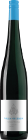 Eine Flasche Wein mit einem blauen Korken. Die Flasche hat eine schmale, grüne Form und ein etikettiertes, silbernes Feld am unteren Teil. Sie steht wahrscheinlich auf einer neutralen Oberfläche.
