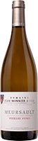 Eine Flasche Weißwein steht aufrecht, mit einem eleganten Etikett, das den Namen des Weins zeigt. Der Hintergrund ist neutral, was die Flasche hervorhebt.