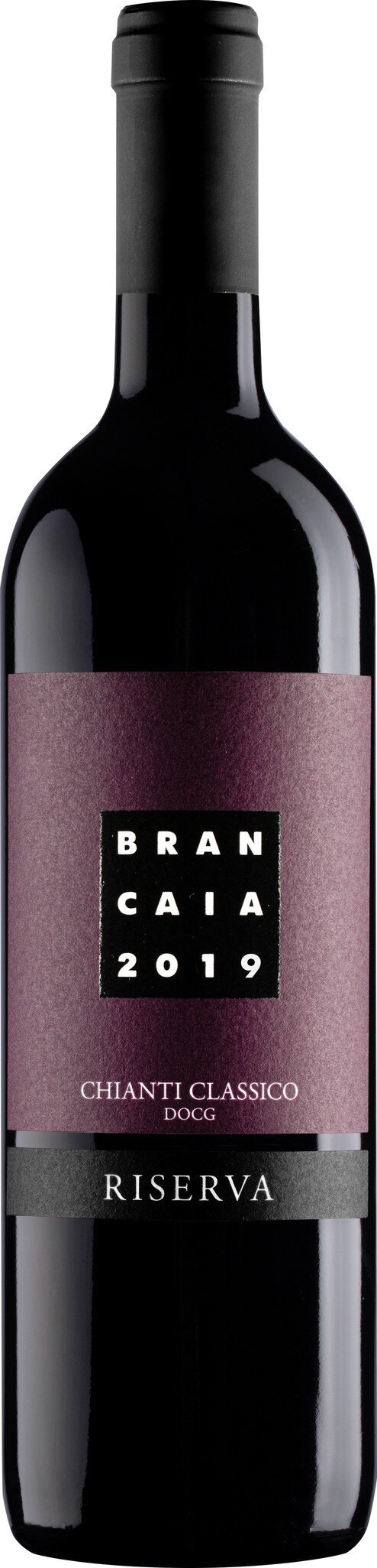 Eine Weinflasche steht aufrecht, mit einem schlichten Etikett, das geometrische Muster enthält. Der Hintergrund ist neutral und hebt die Flasche hervor.