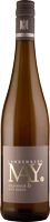 Ein Flasche Weißwein mit schlanker, eleganter Form. Der Etikett zeigt den Namen -Langenberg MAY Silvaner 1G Alte Reben 2023- sowie das VDP.Erste Lage-Logo.