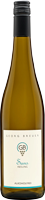 Eine Flasche Weißwein steht aufrecht. Der Wein hat eine klare, hellgelbe Farbe. Der Etikett ist schlicht und zeigt den Namen des Weins sowie andere Details in einem eleganten Design.