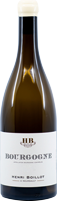 Eine Weinflasche mit einem schlanken, hohen Design. Der Etikett ist einfach gestaltet und zeigt den Namen des Weins sowie Informationen über den Hersteller. Der Hintergrund ist neutral.