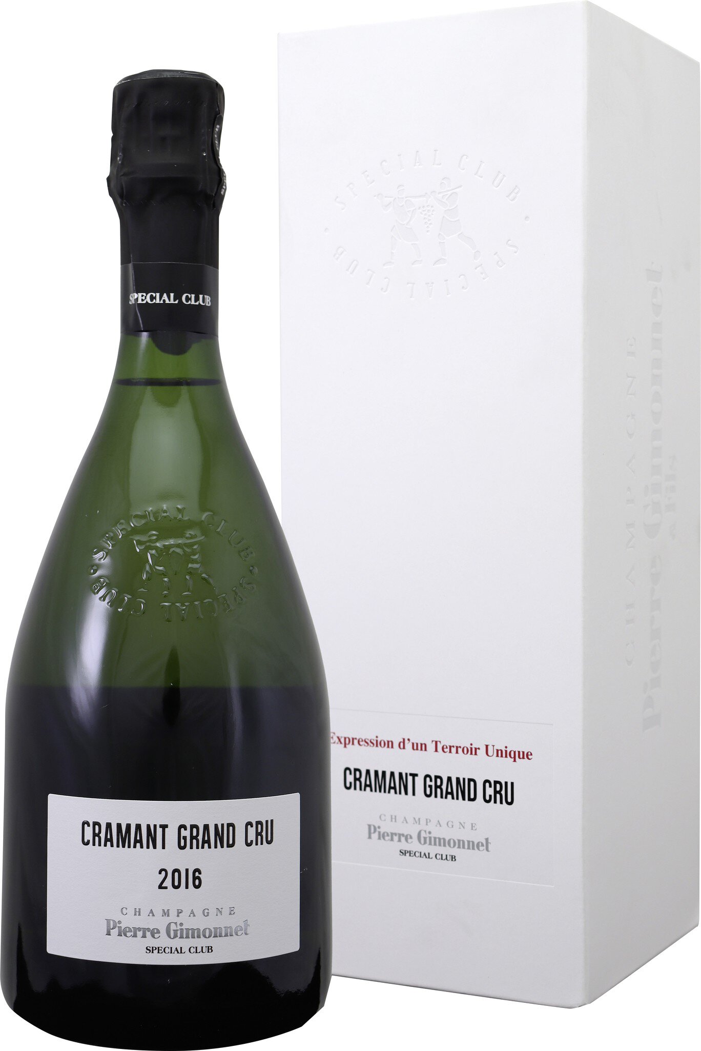 Ein eleganter Flasche Champagner mit schwarzer Kapsel und etikettem Fokus. Die Flasche steht auf einer abgerundeten Fläche neben einer weißbedruckten Geschenkverpackung.