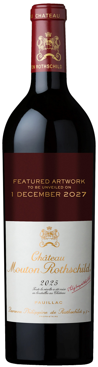 Eine Flasche Rotwein mit einem eleganten Etikett. Das Etikett enthält den Namen -Château Mouton Rothschild-, die Jahrgangsnummer 2025 und Informationen über ein Kunstwerk, das am 1. Dezember 2027 enthüllt wird.