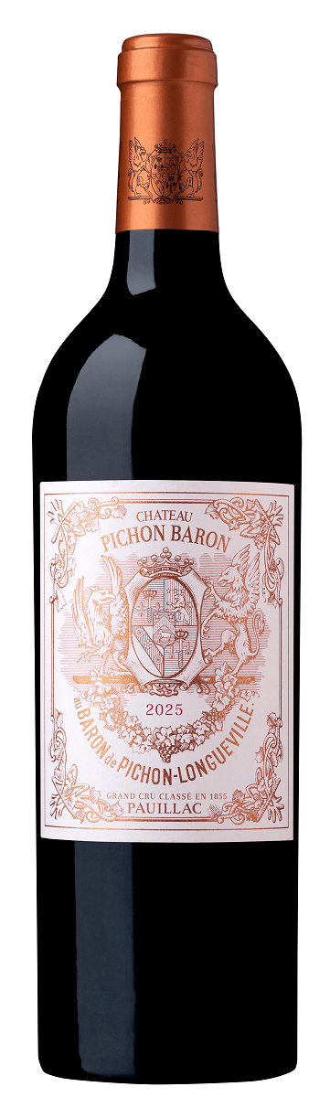 Eine Weinflasche mit einem roten Etikett. Die Flasche trägt den Namen -Château Pichon Baron- und das Jahr -2025-. Dekorative Elemente und ein Wappen sind auf dem Etikett zu sehen, der Kontext ist minimalistisch und elegant.