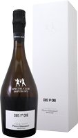 Eine Flasche Champagner steht vor einer weißen Verpackung. Die Flasche ist aus dunklem Glas, mit einem Etikett, das -CUIS 1ER CRU 2018- von -Pierre Gimonnet- zeigt, und ist in der Kategorie -Special Club-.