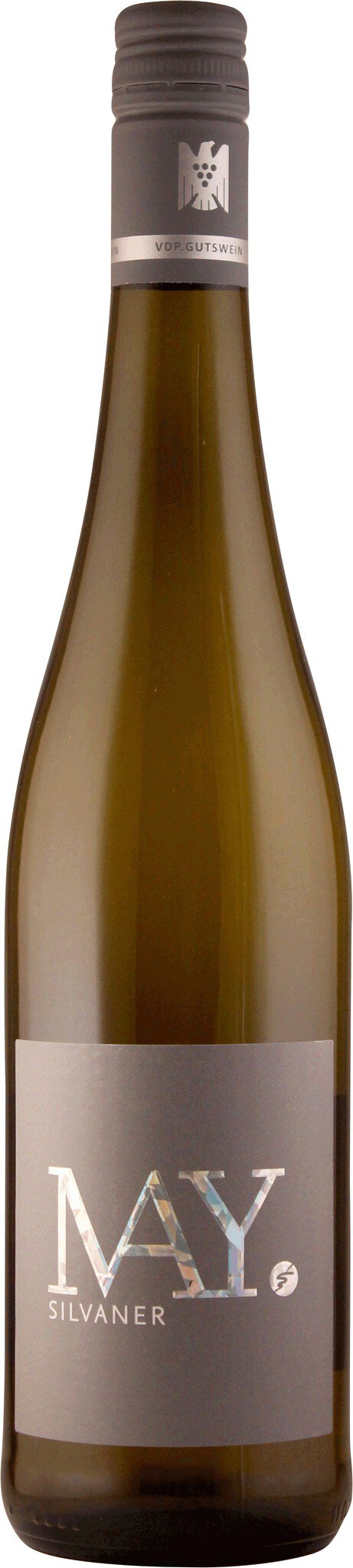Eine Flasche Silvanerwein in schlanker, grüner Glasform. Der Flaschenverschluss ist grau mit einem speziellen Logo. Das Etikett ist dunkelgrau mit dem Schriftzug -MAY- und dem Wort -SILVANER.-