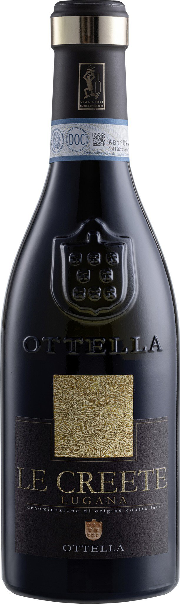 Eine Flasche mit schwarzer Verpackung, die eine goldene Etikettierung trägt. Sie steht auf einem neutralen Hintergrund und zeigt den klassischen Stil eines hochwertigen Weins oder Likörs.