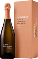 Ein eleganter Sekt in einer ansprechenden Flasche mit einem Korkenverschluss steht neben einer dekorativen orangefarbenen Verpackung. Der Fokus liegt auf dem Sekt und seiner Präsentation.