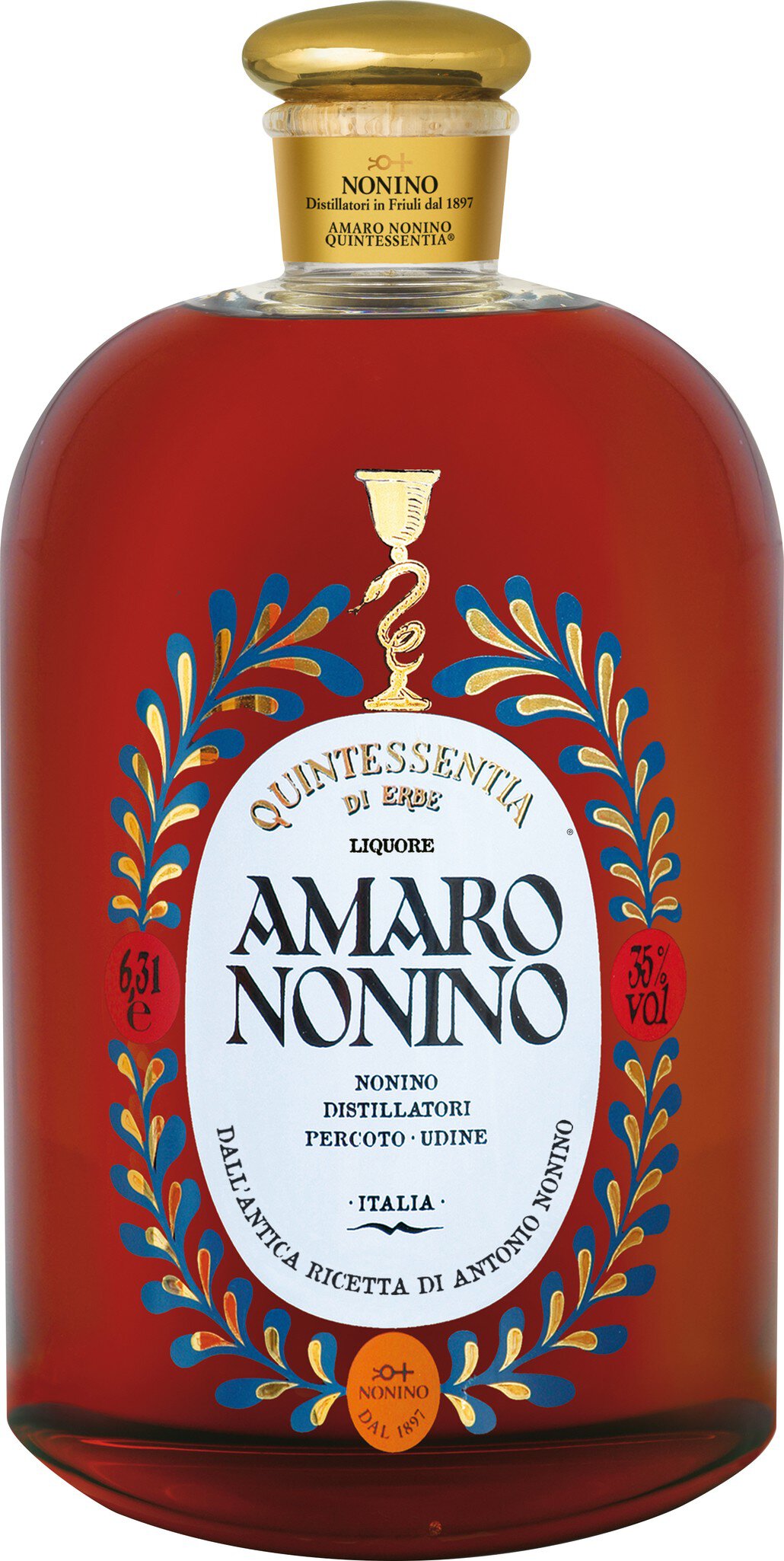 Eine Flasche mit dunklem, rotem Likör. Der Flaschenhals hat einen goldenen Verschluss. Auf dem etikettierten Körper sind elegante Schriftzüge und verzierte Ränder.