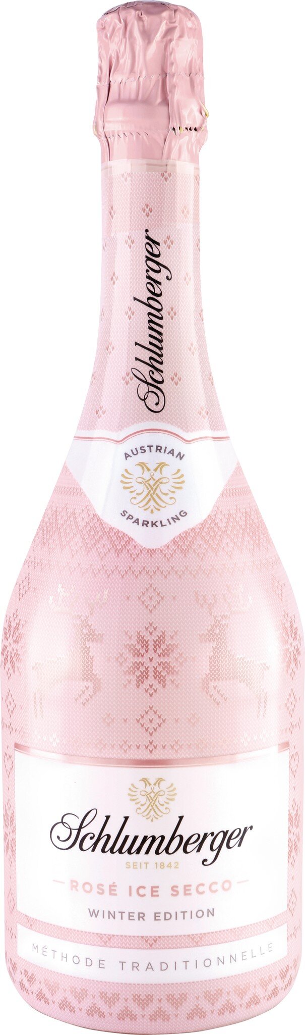 Eine Flasche Rosé-Sekt steht aufrecht, mit einem langen, schlanken Hals und einem dekorativen Etikett. Der Hintergrund ist neutral, sodass der Fokus auf der Flasche liegt.