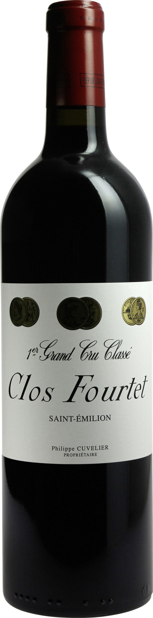 Eine Weinflasche mit rotem Deckel und einem Etikett, auf dem ein weißer Hintergrund mit schwarzem Text und grünen Punkten zu sehen ist, steht auf einem neutralen Hintergrund.