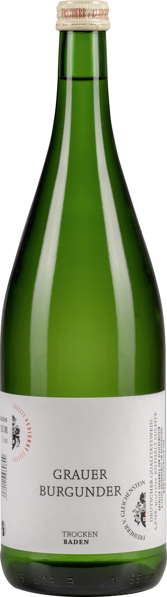 Eine grüne Weinflasche mit einem langen Hals und einem Korken, die ein einfaches Etikett mit Schriftzug trägt. Die Flasche steht auf einem neutralen Hintergrund.