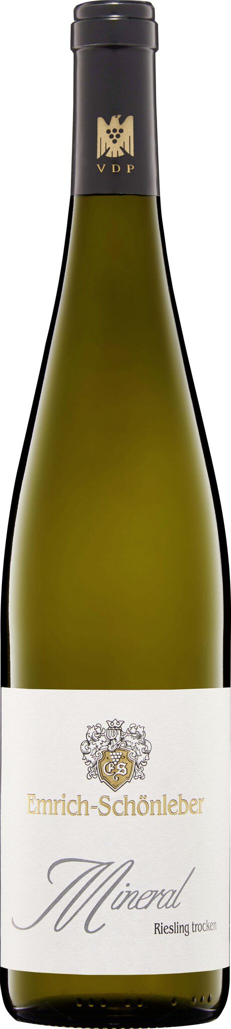 Eine Weinflasche mit grünlicher Flüssigkeit, beschriftet mit -Emrich-Schönleber Mineral Riesling trocken-. Das Etikett zeigt ein Wappen und den Schriftzug in elegantem Design.