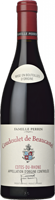 Eine Flasche Rotwein steht aufrecht. Der Wein hat einen dunklen, rubinroten Farbton. Das Etikett zeigt den Namen des Weins und Informationen über den Jahrgang und die Rebsorte. Der Kragen der Flasche ist rot.