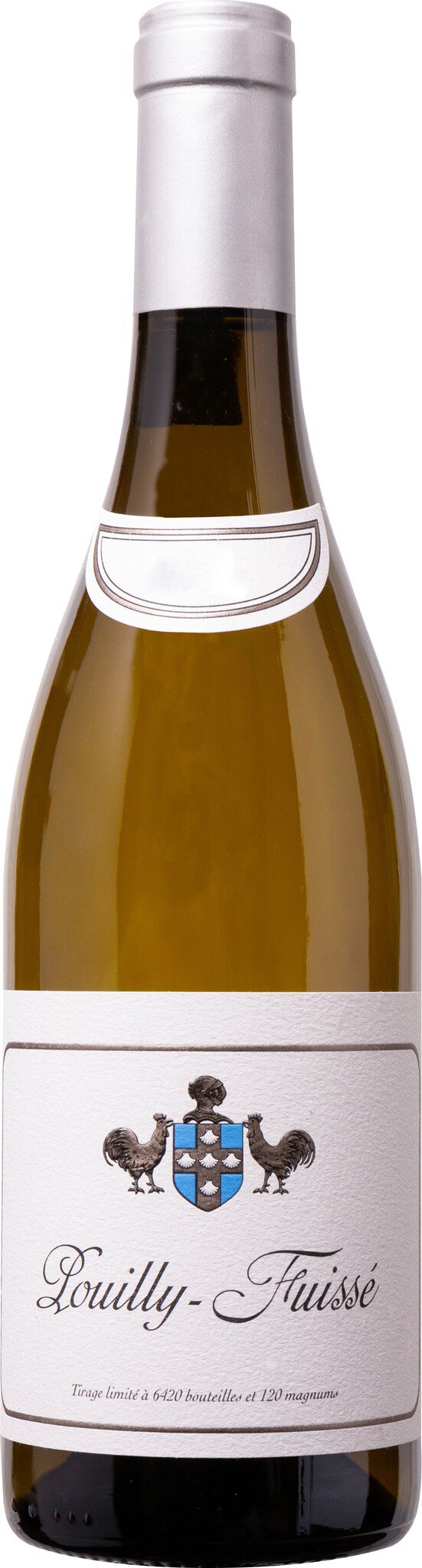 Eine Flasche Weißwein steht aufrecht. Sie hat ein elegantes Etikett mit einem Wappen und dem Namen des Weins. Der Hintergrund ist neutral, was den Fokus auf die Flasche lenkt.