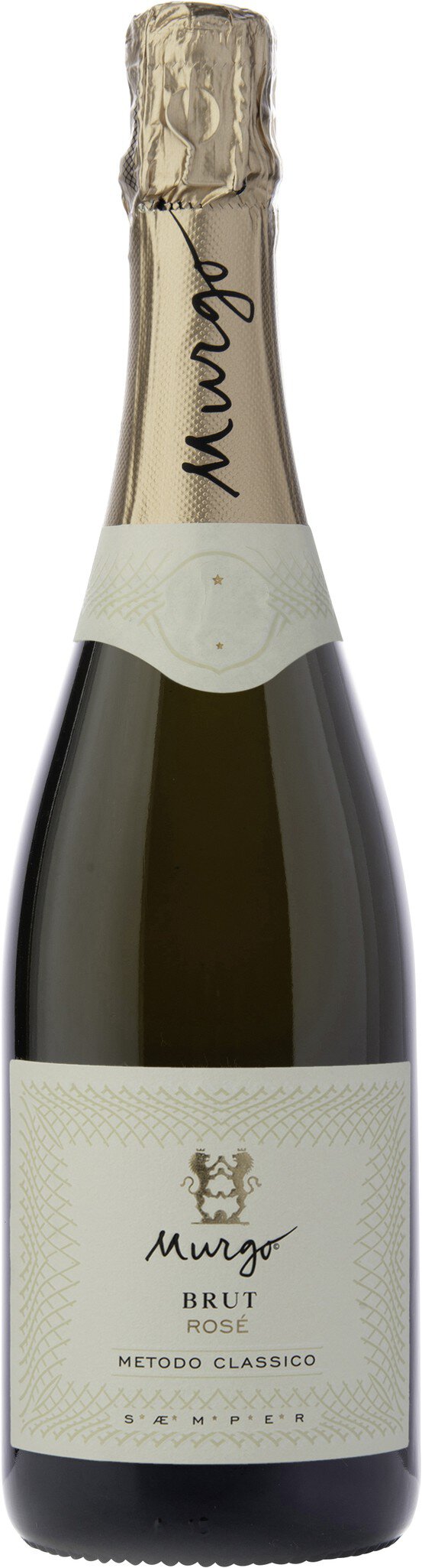 Eine Flasche Sekt mit einem eleganten, schlichten Etikett und einer goldenen Kapsel steht aufrecht. Der Hintergrund ist neutral, wodurch die Flasche im Fokus bleibt.