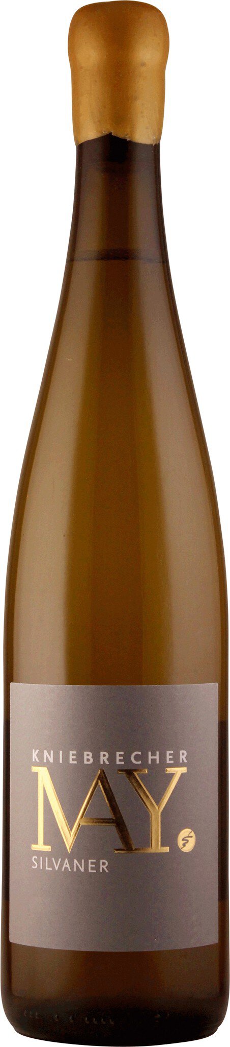 Eine Flasche Wein steht aufrecht. Der Flaschenhals ist schmal und die Flasche hat einen künstlerischen Etikettenstil. Die Umgebung ist neutral und schlicht gehalten.