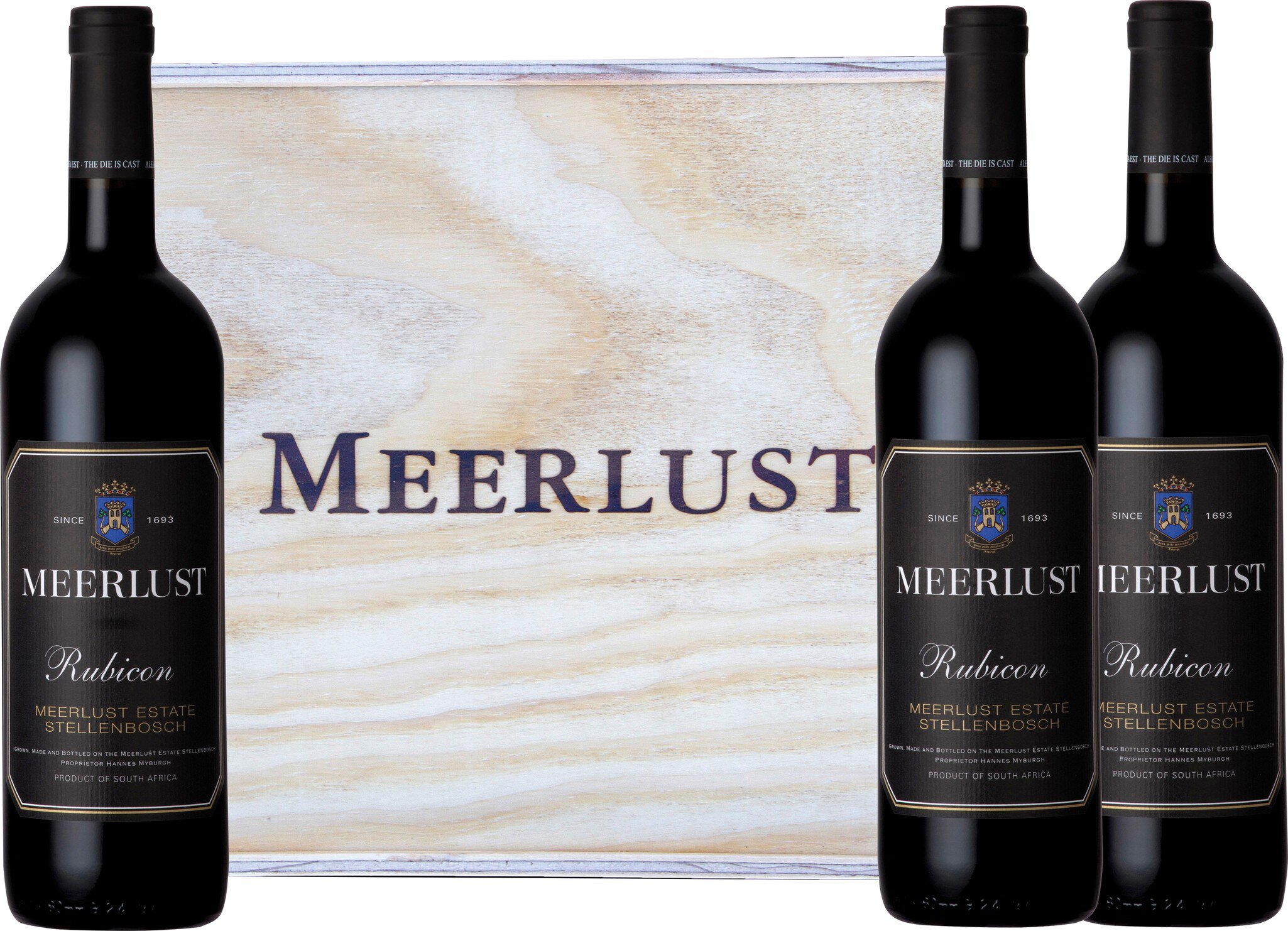 Drei Flaschen Rotwein stehen vor einer Verpackung mit dem Aufdruck -MEERLUST-. Die Flaschen sind dunkel und elegant gestaltet, während die Verpackung eine helle, natürliche Holzoberfläche zeigt.