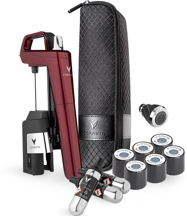 Ein Haarschneider mit einem roten Griff und einer schwarzen Kappe liegt neben mehreren Aufsätzen. Die Umgebung ist neutral und fokussiert auf das Gerät und die Zubehörteile.