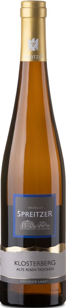 Eine Weinflasche mit einer goldenen Kappe und einem Etikett, das den Namen -Weingut Spreitzer- sowie -Klosterberg Alte Reben Trocken- zeigt, steht auf einem weißen Hintergrund.