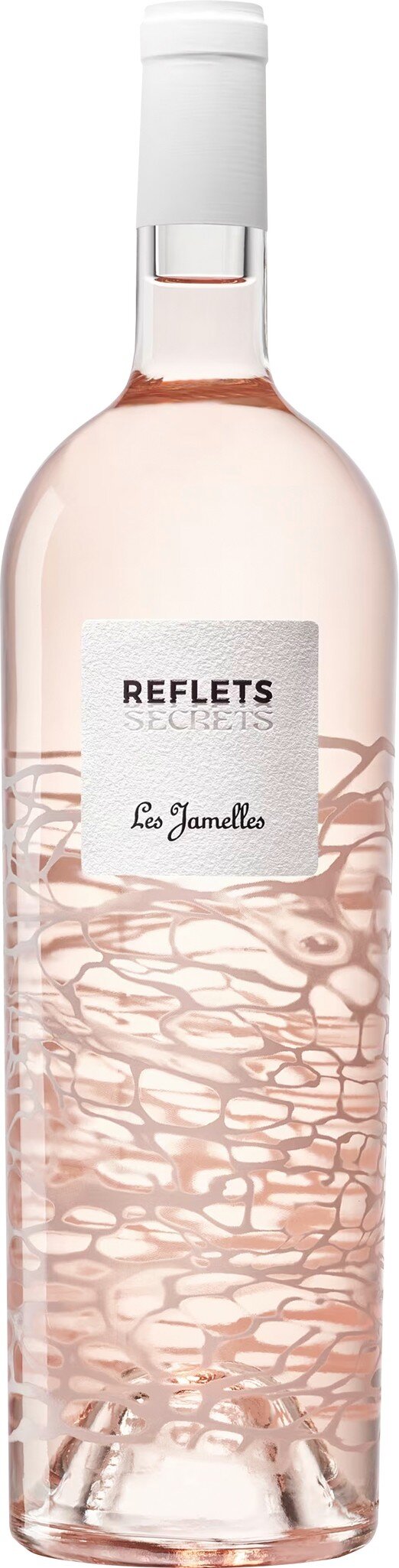 Eine elegante Flasche Roséwein mit rosafarbenem Inhalt steht im Vordergrund. Der klare, minimalistische Etikett- und Flaschendesign verleiht ihr ein hochwertiges Aussehen.