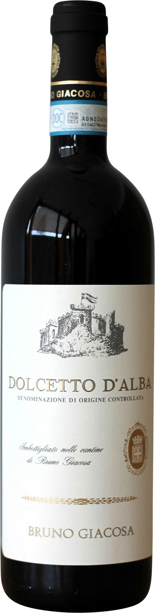 Eine Weinflasche mit schwarzem Glas und einem Etikett. Das Etikett zeigt den Namen -Dolcetto d’Alba- sowie -Bruno Giacosa-. Es sind auch Informationen zur Herkunft und Qualitätskontrolle aufgedruckt.