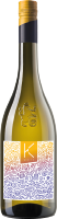 Eine Flasche Weißwein steht aufrecht. Der Körper der Flasche ist transparent mit einem gelben Etikett, das leicht farbenfroh gestaltet ist. Der Verschluss ist aus Metall.