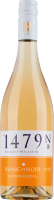 Eine Flasche Weißwein mit schmalem, transparentem Körper und einer hellgelben Flüssigkeit darin. Der Etikett zeigt die Zahl -1479- und beschreibt vermutlich den Weintyp oder die Herkunft.